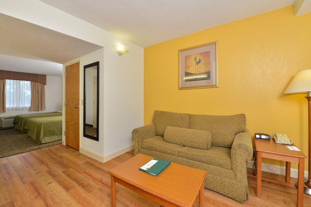Quality Inn & Suites Near The Theme Parks Orlando Extérieur photo