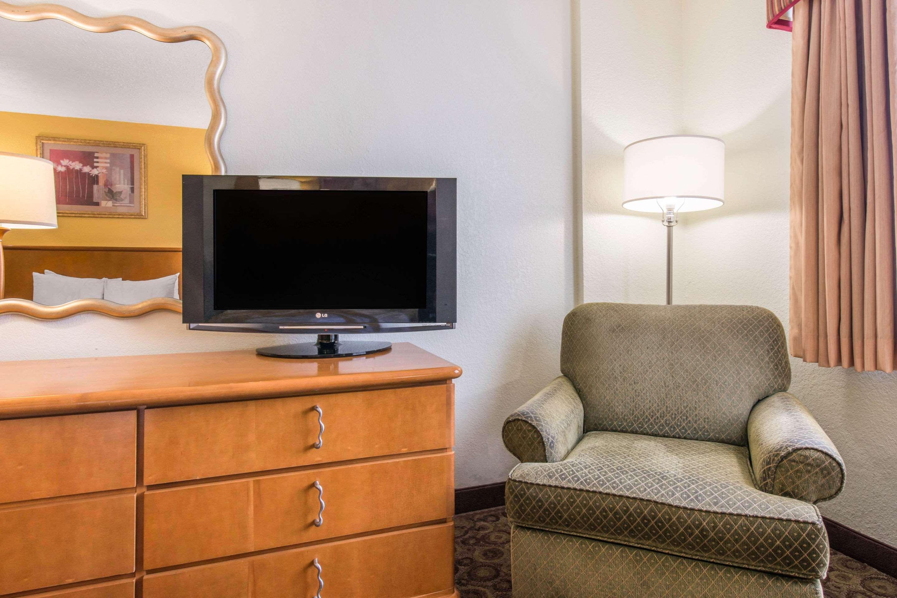 Quality Inn & Suites Near The Theme Parks Orlando Extérieur photo