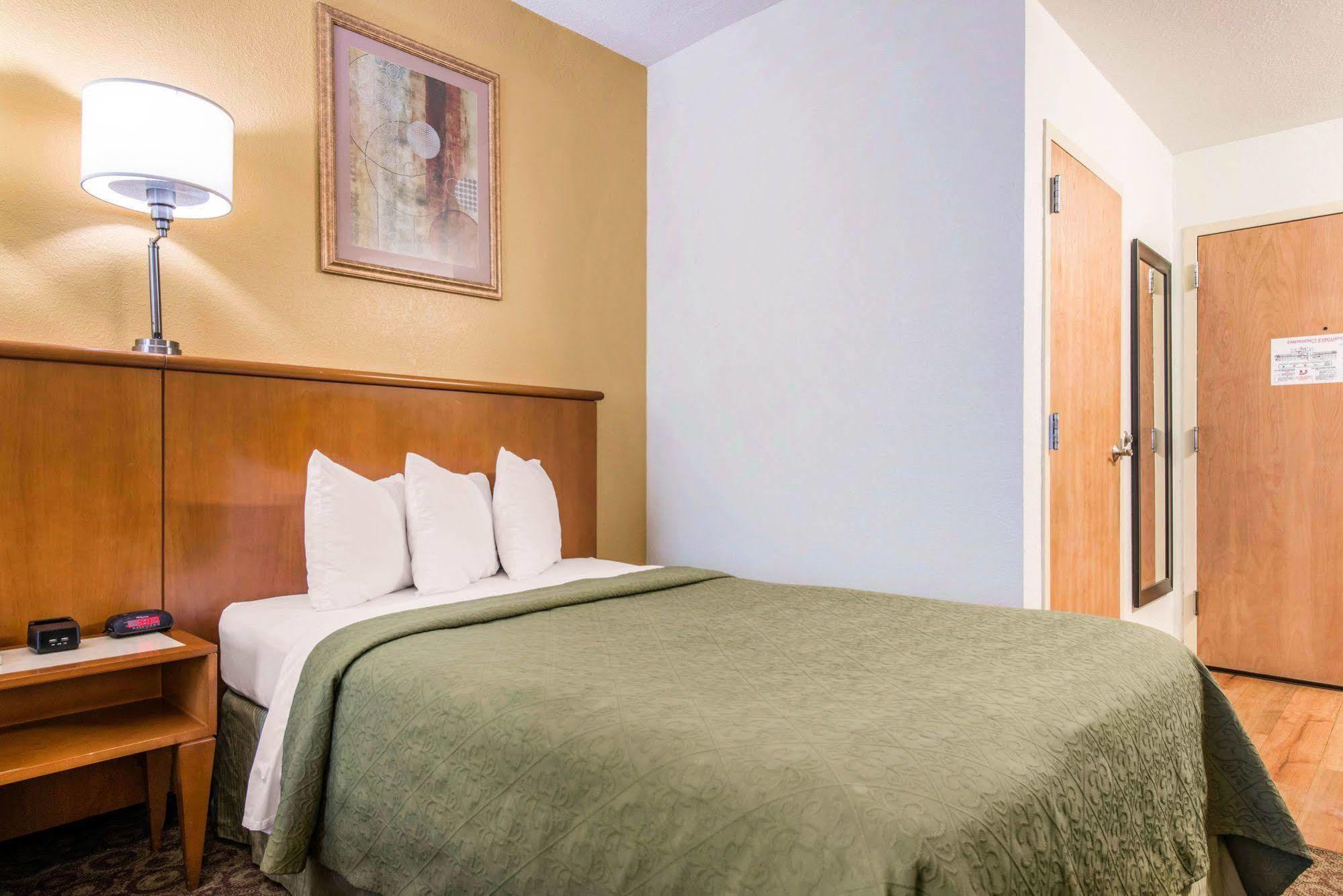 Quality Inn & Suites Near The Theme Parks Orlando Extérieur photo